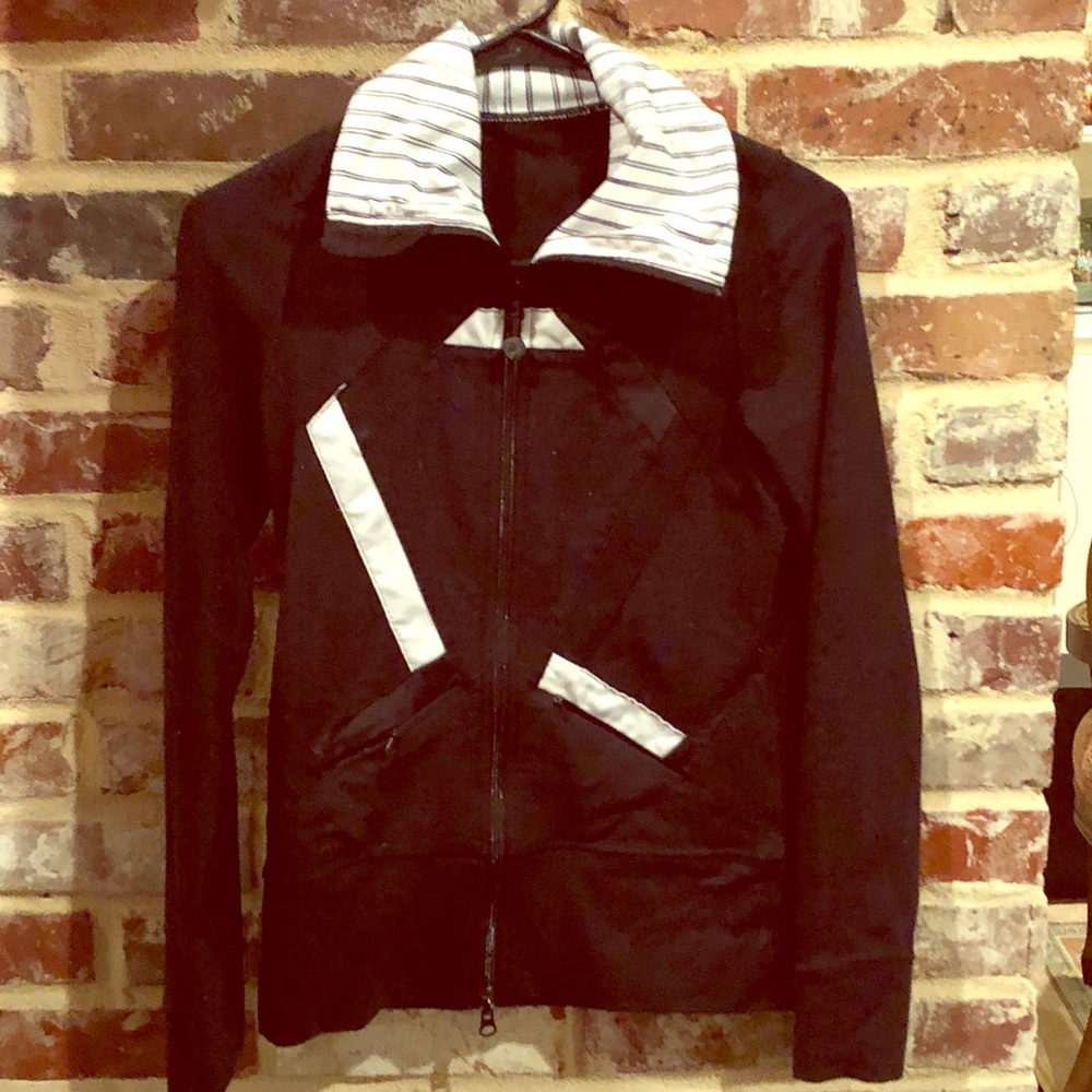 Lululemon black zip up jacket Size 2